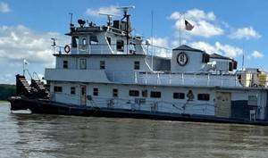Unattended Helm Leads to Grounding of Towing Vessel