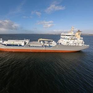 Hybrid Tanker Tern Island to Operate Emissions-free in Gothenburg