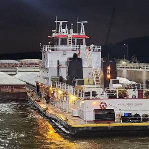 First Tow Through Lock 2 Kicks Off Navigation Season on the Mississippi