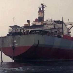 UN Buys Tanker to Store Oil from Decaying Vessel off Yemen