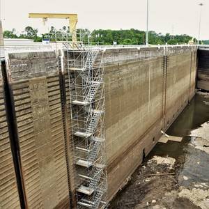 Old Hickory Lock Drained for Maintenance; More Than 50 Cracks Found