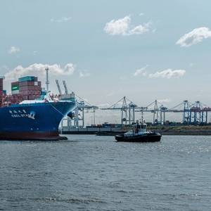 German Coalition Divided Over Chinese Bid for Hamburg Port Terminal