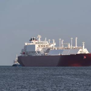 Qatar Pens 27-year Deal with China as LNG Competition Heats Up