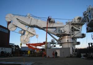 250-tonne AHC subsea knuckle-jib crane under final test at MacGREGOR’s facility in Kristiansand, Norway. 