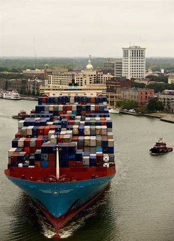A containership makes its way up the Savannah River to the Georgia Ports Authority Garden City container terminal in Savannah, Georgia. (Photo: Georgia Ports Authority/Stephen Morton)