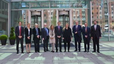 A delegation from Norway, including State Secretary Dilek Ayhan (4th from the right), met with Tor Svensen, CEO DNV GL – Maritime (5th from the right) and the senior management team at the DNV GL maritime headquarters in Hamburg today.