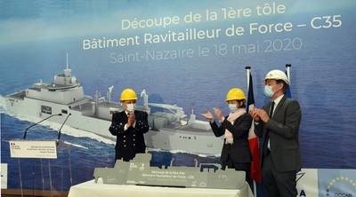 A steel cutting ceremony was held in the machining workshop of Chantiers de l’Atlantique, in presence of Florence Parly, Minister of the Armed Forces, and Admiral Prazuck, Chief of French Navy. This ceremony marked symbolically the start of the construction of the first vessel of the FLOTLOG program. (Photo: Chantiers de l’Atlantique)