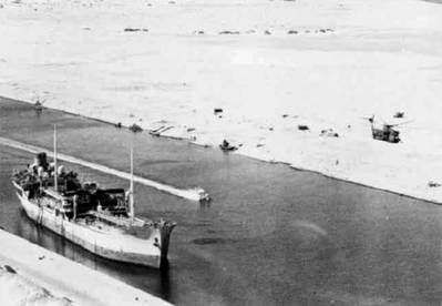 A U.S. Navy RH-53D sweeping the Suez Canal in 1974 (U.S. Navy photo)