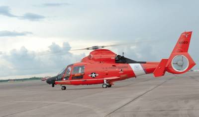 An Air Station Houston MH-65 Dolphin helicopter (File photo: Jennifer A. Nease / U.S. Coast Guard)