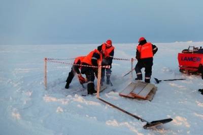 Arctic oil spill clean-up training: Photo credit Gazprom