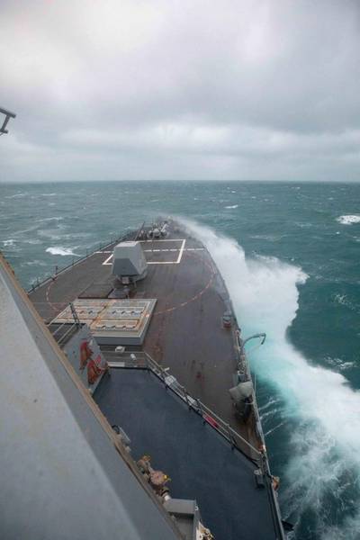 The Arleigh Burke-class guided-missile destroyer USS Chung-Hoon (DDG 93) sails through the Taiwan Strait. (Photo: U.S. Navy)