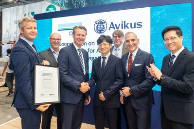 Avikus CEO Dohyeong Lim shaking hands with Knut Ørbeck-Nilssen, CEO Maritime, DNV and Jarle Coll Blomhoff, Head of Digital Ship Systems at DNV. (Photo: Avikus)