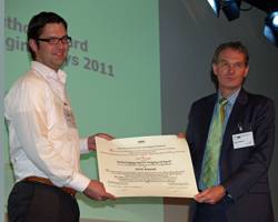 Bas Borsje (left) receives the IADC Award for the Best Paper by a Young Author from IADC Secretary General René Kolman at CEDA Dredging Days, November 11, 2011.