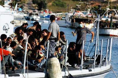 Boat migrants: Photo CCL credit Happolati