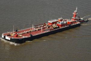 Bouchard’s B. No. 264 and tug Evening Tide navigate down the Mississippi River delivering the barge’s first load of cargo. Photo courtesy Bollinger Marine Fabricators, L.L.C. 