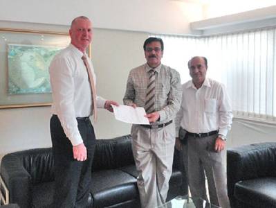 Brede Qvigstad (Hatteland Display), Capt. S.S.Grewal (Elcome – Managing Director), Rakesh Tandon (Elcome – President).