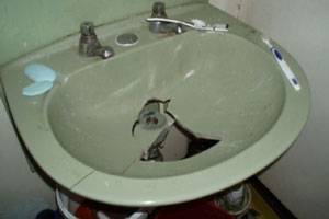 Broken sink as found in the crew accommodations aboard the Panamanian flag buld carrier Pistis.