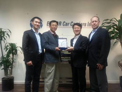 Capt. S.C. Kim, ISS Port Captain for Korean Customers, receiving the award for ‘Best in Vessel Operation’ from Mr. Sang Kim, Director of EUKOR and Head of EUKOR America.