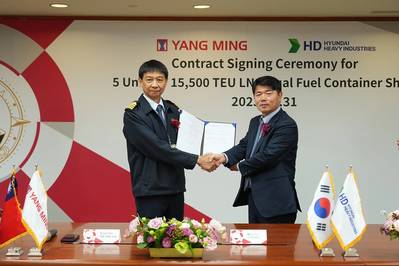  Captain James Jeng, Yang Ming’s Chief Marine Technology Officer, and Jae Ho Kang, Hyundai Heavy Industries’ Executive Vice President (Source: Yang Ming) 