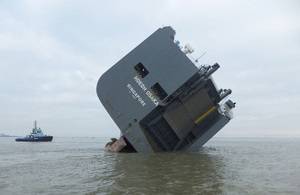 Car carrier Hoegh Osaka aground on the Bramble Bank (Photo: MAIB)