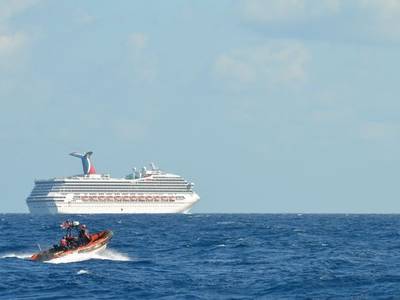 Carnival Triumph & Coast Guard Cutter: Photo credit USCG