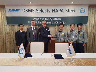 Center: Ilmo Kuutti, President of NAPA Group (left) shakes hands with Kwan-Won Sohn, Head of Ship Business Unit at DSME after signing the contract in Geoje on February 6, 2018 (Photo: NAPA)