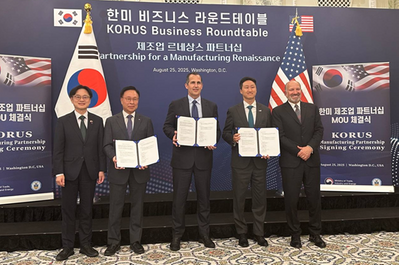 Cerberus CEO Frank Bruno (center), HD Hyundai Vice Chairman and CEO Chung Kisung (center right), KDB Vice Chairman and COO Kim Bock-kyu (center left), and Secretary Lutnick (right) (Source: Cerberus)