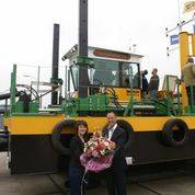 Champagne and flowers for the godmother – while the rest of the firm checks out the dredger (left : Christina Verboon, right Harry Verboon, General Manager);