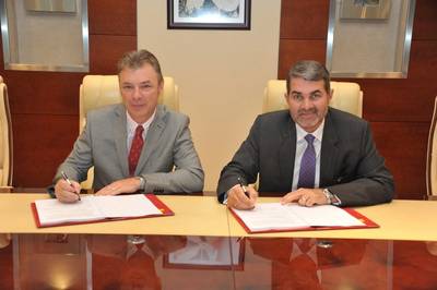 ASRY chief executive Nils Kristian Berge (right) signs the agreement with Babcock warships managing director Mike Whalley (left). (Photo: ASRY)