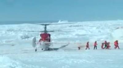 Chinese rescue helicopter lands: Image courtesy of Australian Antarctic Expedition