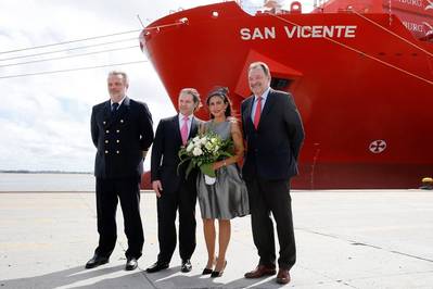 Christening in Montevideo: (left to right) Captain Uwe Köhler, Roland Maier, Sponsor Elisa Maier and Frank Smet, member of the Hamburg Süd Executive Board (Photo: Hamburg Süd)