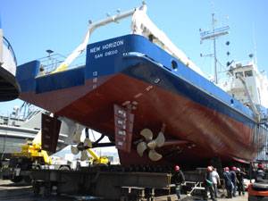 Completing under-water hull and machinery repairs on Scripps Institution of Oceanography’s “R/V New Horizon” at Bay Ship & Yacht’s shipyard in Alameda, CA.