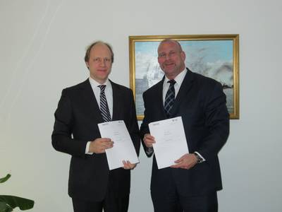 Contract signing was attended by (from left to right):  Dirk Sancken for Navico;  Ralph Becker-Heins for MSG.