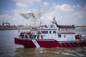 The delegation learned more about the Houston Ship Channel aboard one of the Port of Houston Authority's three Emergency Response Vessels. The group also saw the Port Authority's four new Super Post-Panamax Ship-to-Shore cranes at the Barbours Cut Container Terminal. (Photo: Port of Houston Authority)