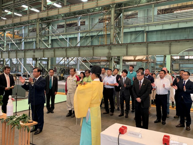 During the keel laying ceremony, second from left; Takaya Soga, managing corporate officer of NYK (Photo: NYK Group) 