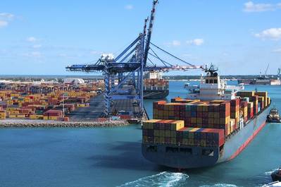 More efficient ports can boost economic growth and job creation in EU coastal regions, say MEPs (©AP Images/European Union-EP)