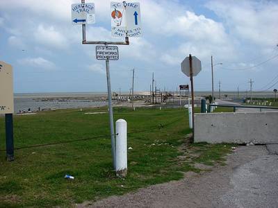 Entrance to Texas City Dike: Photo in public domain