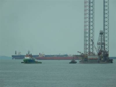 Tug Fairmount Summit towed jack-up rig West Ariel from Vietnam, to Singapore (Photo courtesy of Fairmount)