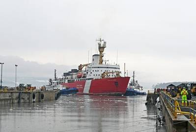 File photo: A Canadian Coast Guard icebreaker CCGS Louis S. St-Laurent arrives at Davie for maintenance in 2022 (Photo: Davie)

