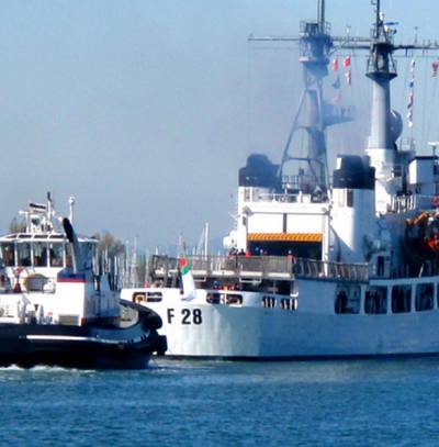 Former Cutter Jarvis departs: Photo courtesy of USCG