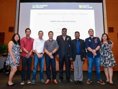 From left: Agnesmary Selvam, Nourlinaeim Bin Ramlee, Mohd Rashidi Bin Ramli, Mohd Hanafiah Bin Mohamad, Rajalingam A/L Raman (Branch Manager), Uvarajan S/O Goval (Assistant Manager), Mohd Ariff Rezuan Bin Roslan and Vickneswari Periasamy. (Photo:Radio Holland)