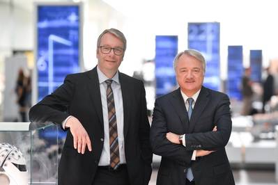 From left: Former CEO Dr. Stefan Sommer with Dr. Konstantin Sauer (Photo: ZF)