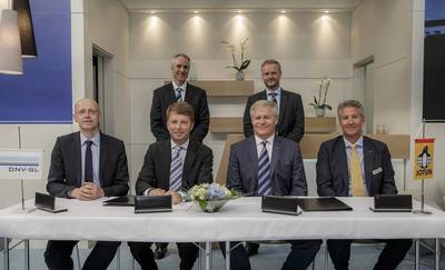 From left to right: Dr. Torsten Büssow, DNV GL’s Head of Fleet Performance Management; Albrecht Grell, Director of the Maritime Advisory division at DNV GL; Geir Boe, Vice President Marine Coatings at Jotun; and Stein Kjølberg, Global Sales Director, Hull Performance Solutions at Jotun.