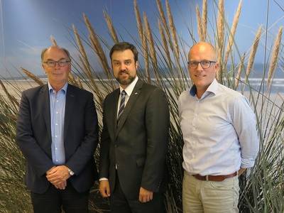 From left to right: Eric Rikken, Managing Director, Vroon; Lennart Ripke, Area Sales Manager, Seagull Germany; and Diederic van Keulen, Head of Crewing, Vroon (Photo: Vroon)