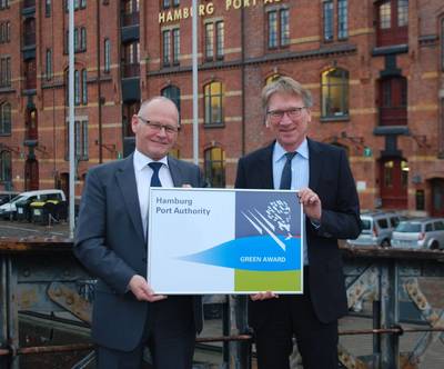 From left to right: Mr. Fransen (Managing director, Green Award Foundation), Mr. Wolfgang Hurtienne (Managing Director, Port of Hamburg Authority).