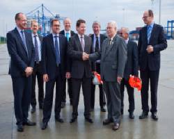 From the left: Jeff Gościniak, CEO Maersk Line Polska, Christian Pederson, Eivind Kolding, CEO Maersk Line, Peter Hildebrandt, AE10 String Manager, Maersk Line, Boris Wenzel, CEO DCT Gdansk, Lord MacDonald, Chairman Macquarie Europe, Lech Walesa, former President of Poland, Jedrzej Mierzewski, COO DCT Gdansk, Pawel Adamowicz, President of the City of Gdansk.