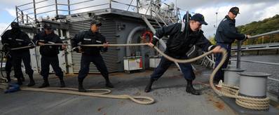 USS Gettysburg Sailors Cast Off: Photo credit USN