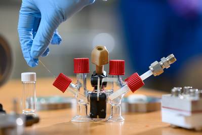 An H-cell modified with electrodes and an ion-conducting ceramic membrane to conduct sodium-air fuel cell experiments.
Credits:Credit: Gretchen Ertl / MIT