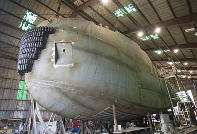 The hefty bow, characteristic of a McIlwain design