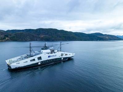 Hydra with the white hydrogen tank visible. The steam is water steam.(Photo: Norled)